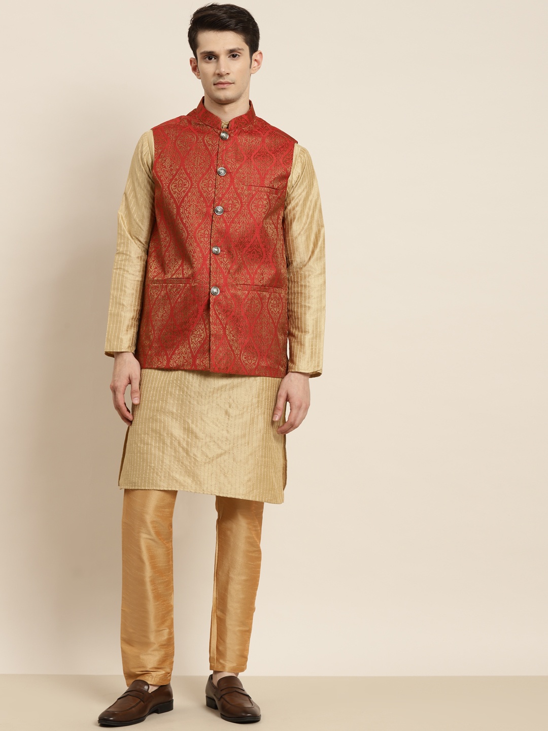 

SOJANYA Men Golden & Red Kurta with Churidar & Nehru Jacket, Gold