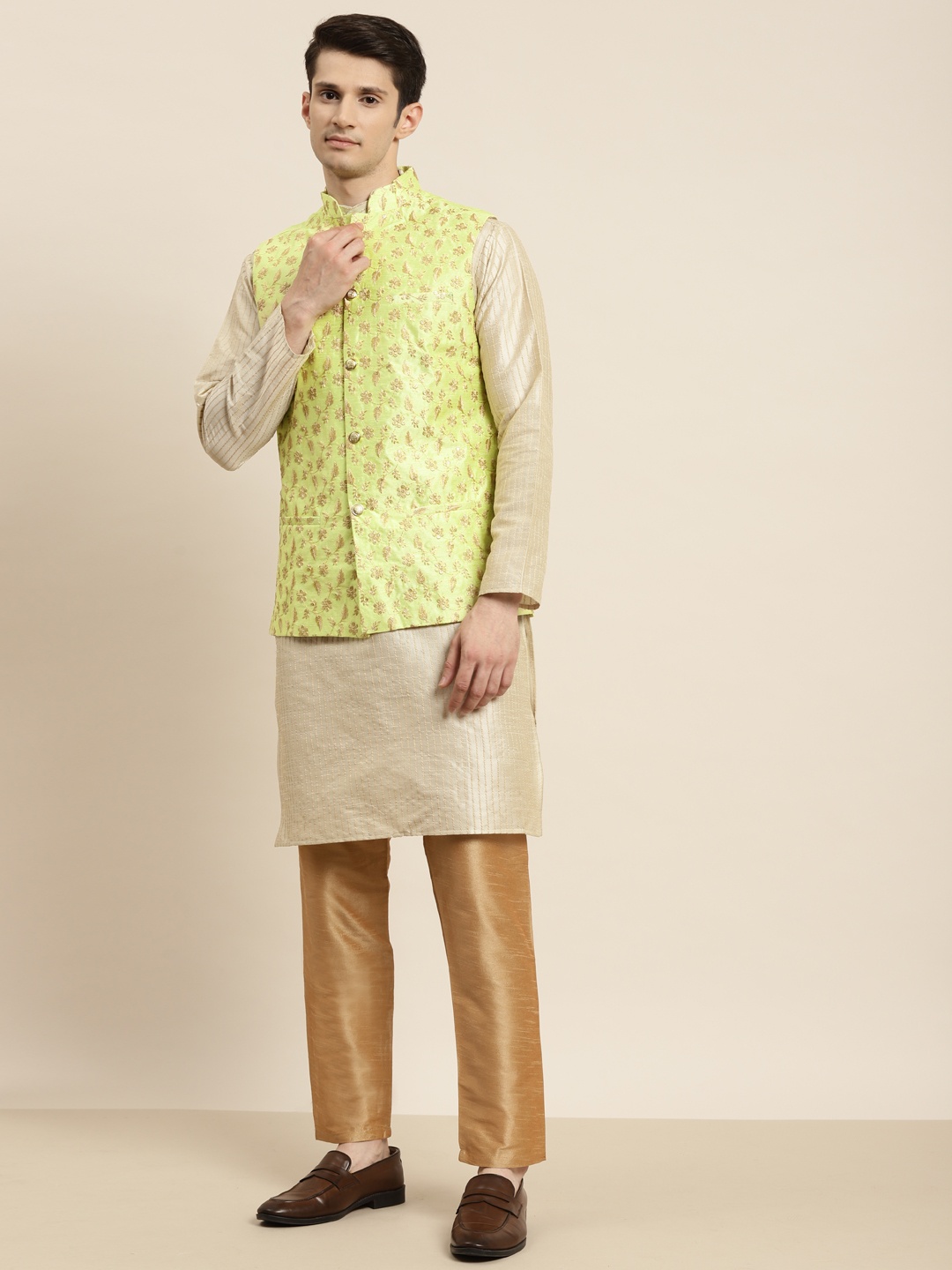 

SOJANYA Men Beige Striped Kurta with Pyjamas & Nehru Jacket