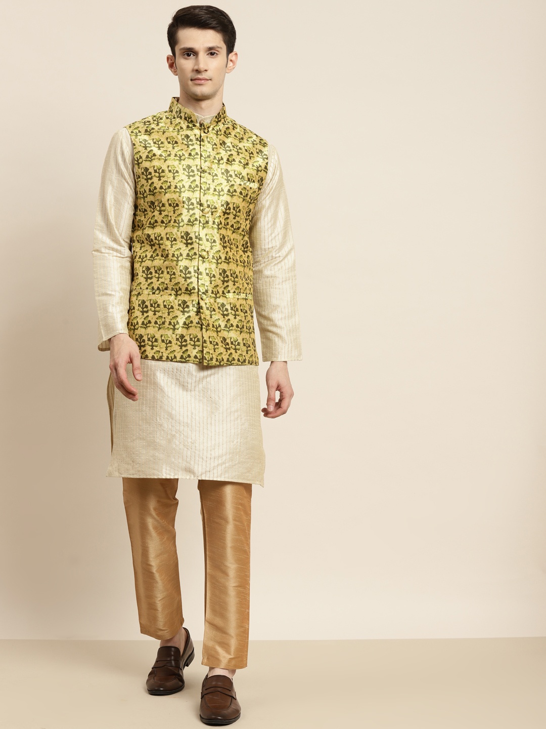 

SOJANYA Men Cream-Coloured & Lime Green Kurta with Churidar & Nehru Jacket