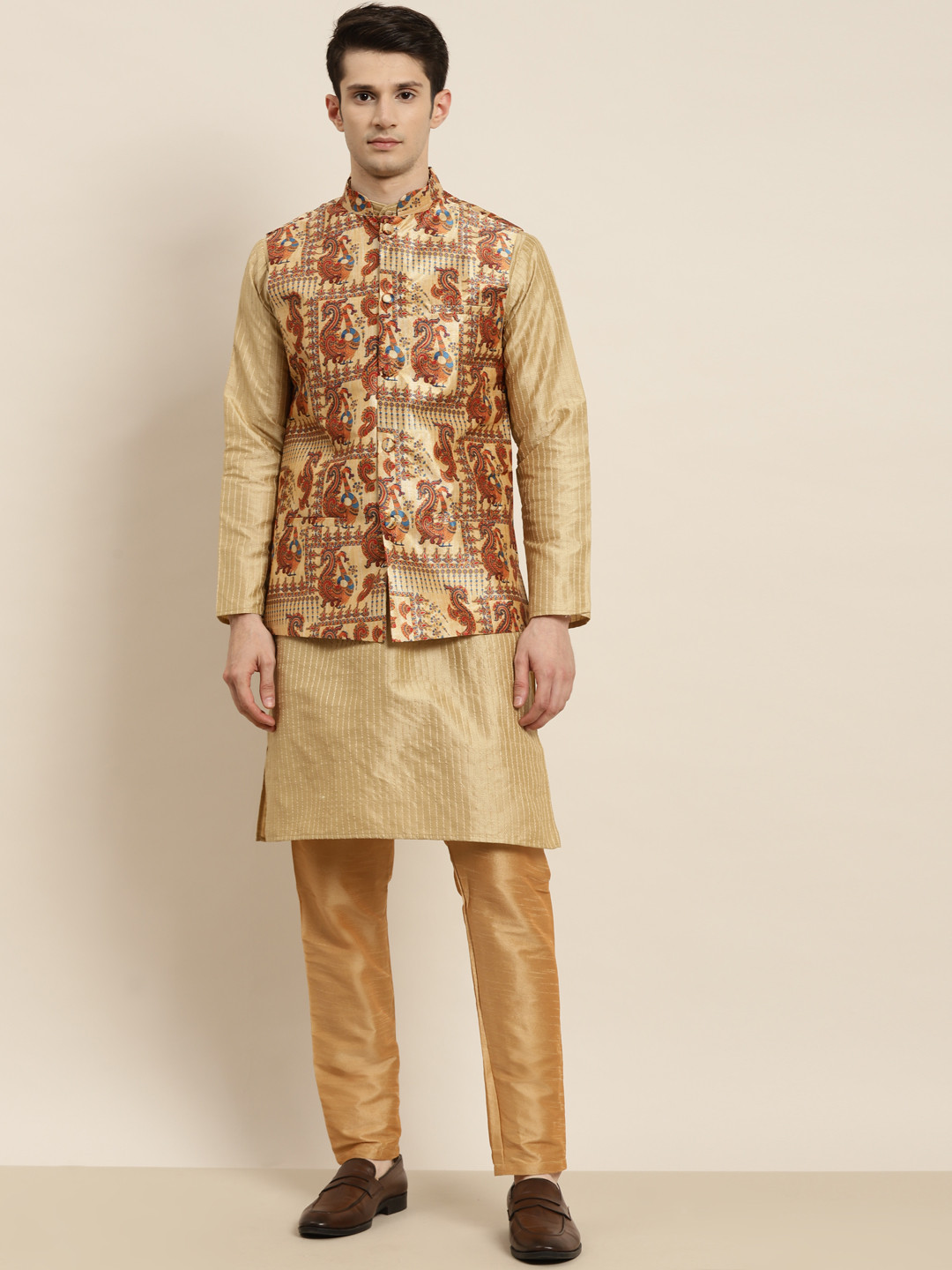 

SOJANYA Men Golden Kurta with Churidar & Nehru Jacket, Gold