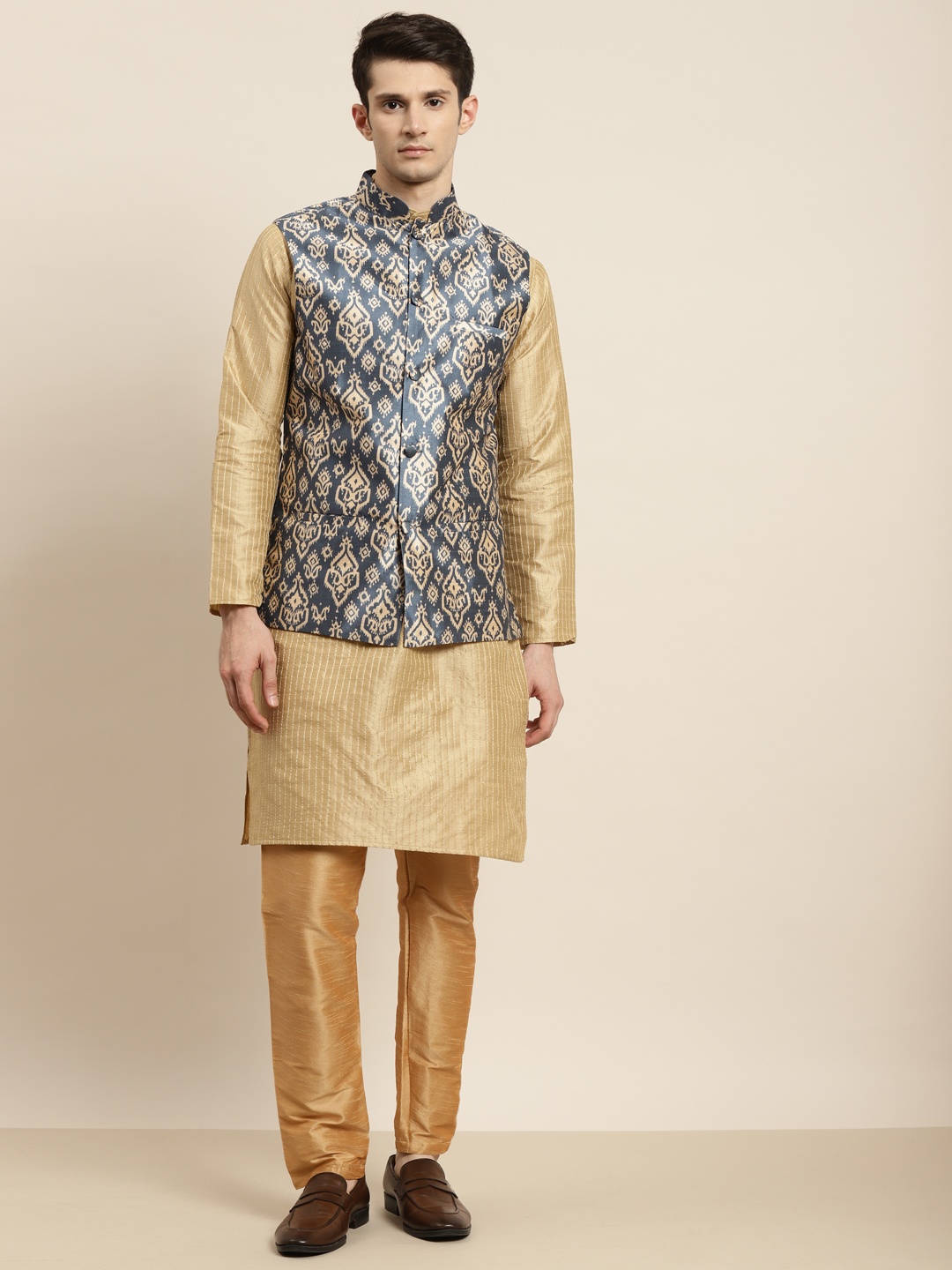 

SOJANYA Men Golden & Blue Kurta with Churidar & Nehru Jacket, Gold
