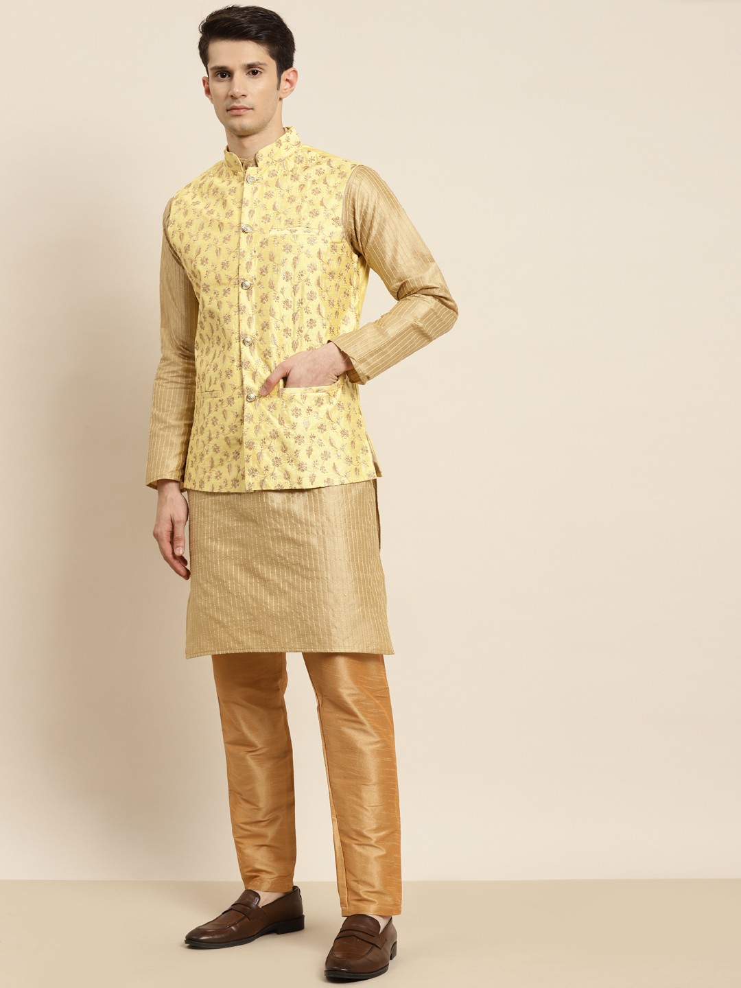 

SOJANYA Men Golden & Yellow Kurta with Churidar & Nehru Jacket, Gold