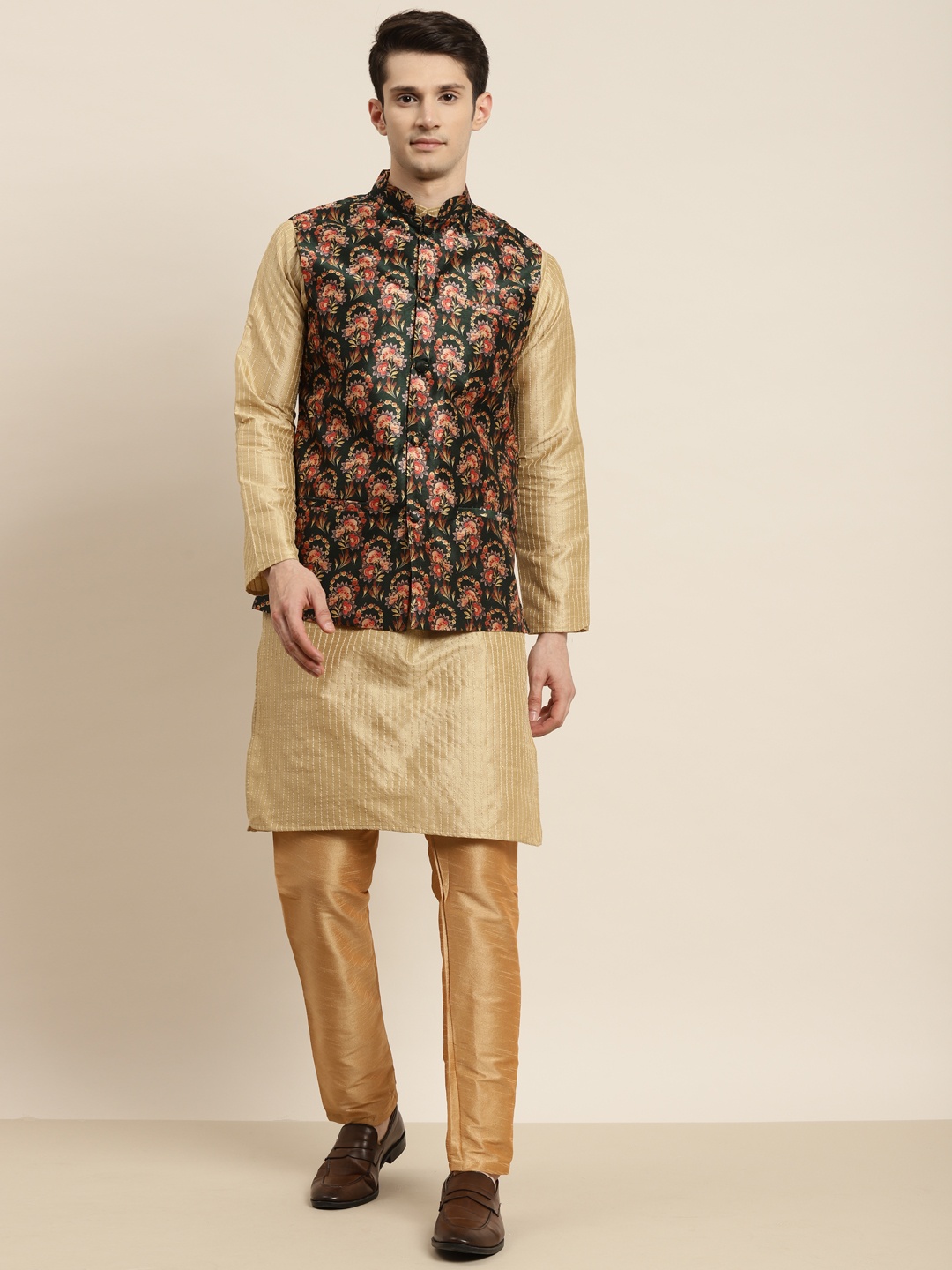 

SOJANYA Men Golden & Black Kurta with Churidar & Nehru Jacket, Gold