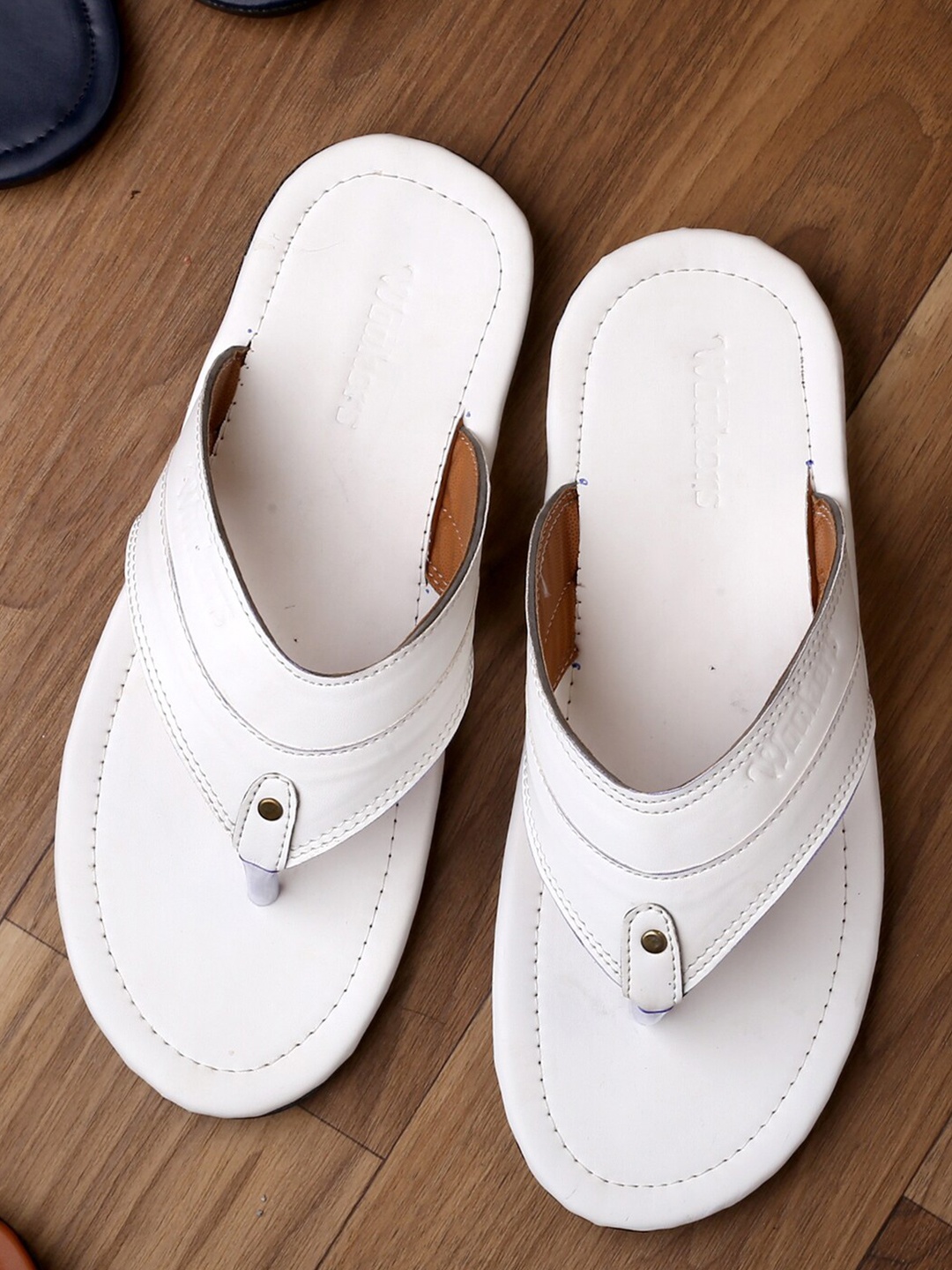

Woakers Men White Thong Flip-Flops