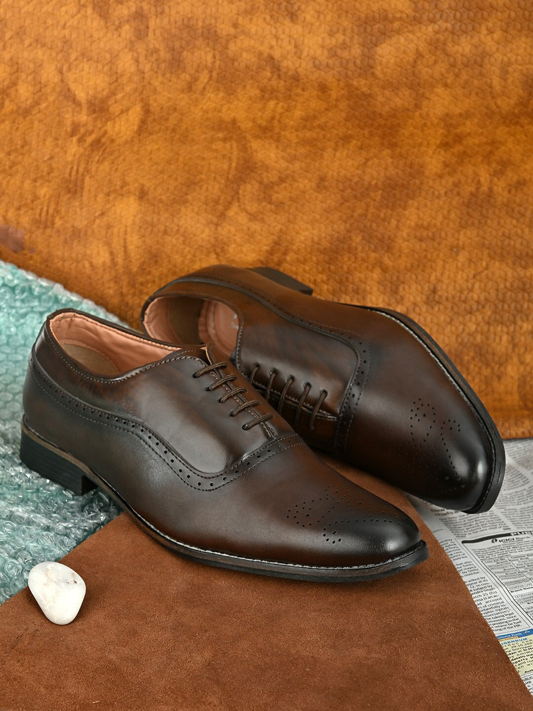 

Sir Corbett Men Brown Solid Formal Brogue
