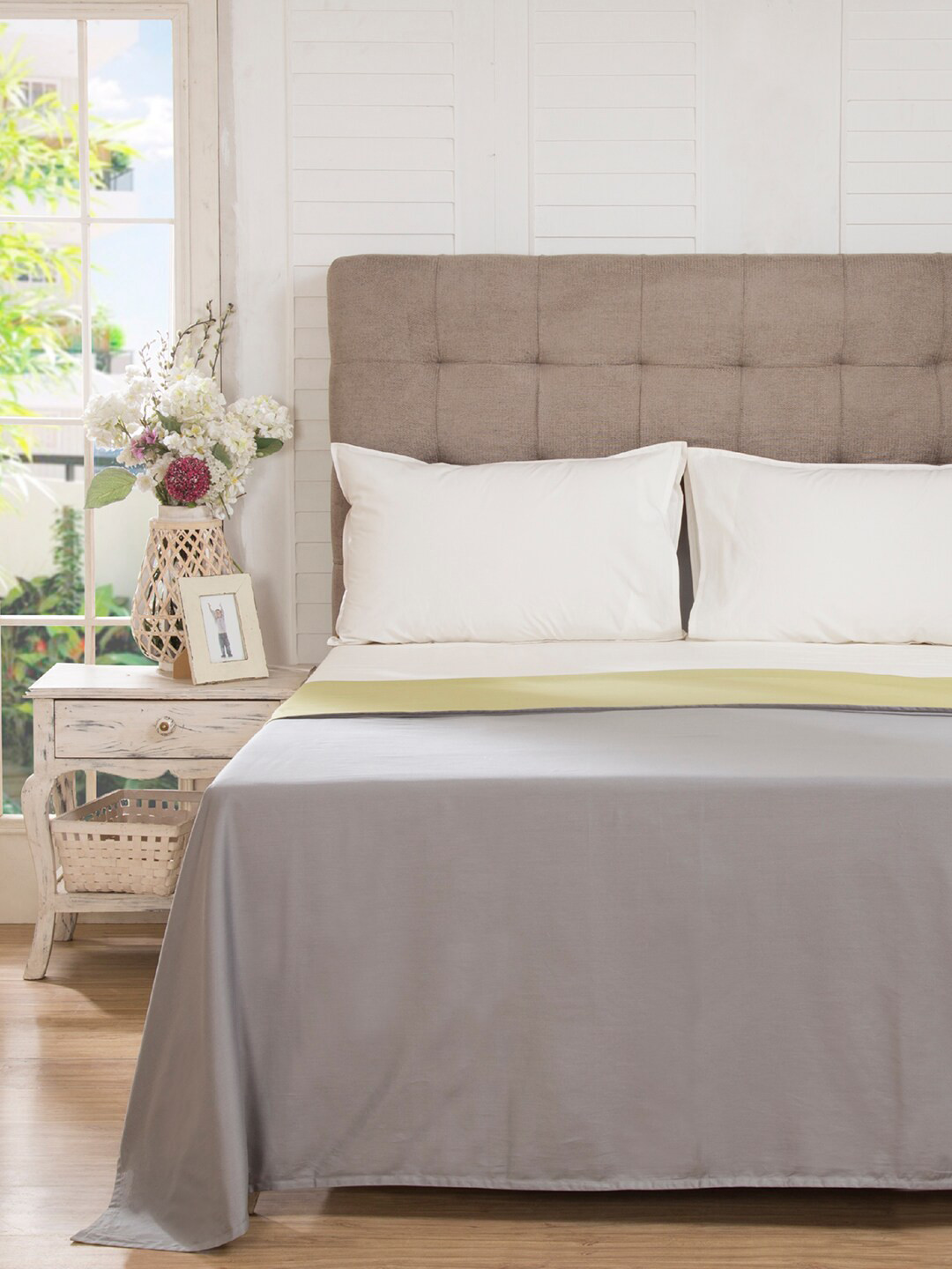 

MASPAR Grey Solid Pure Cotton 200 TC Double Bed Cover With 2 Pillow Covers