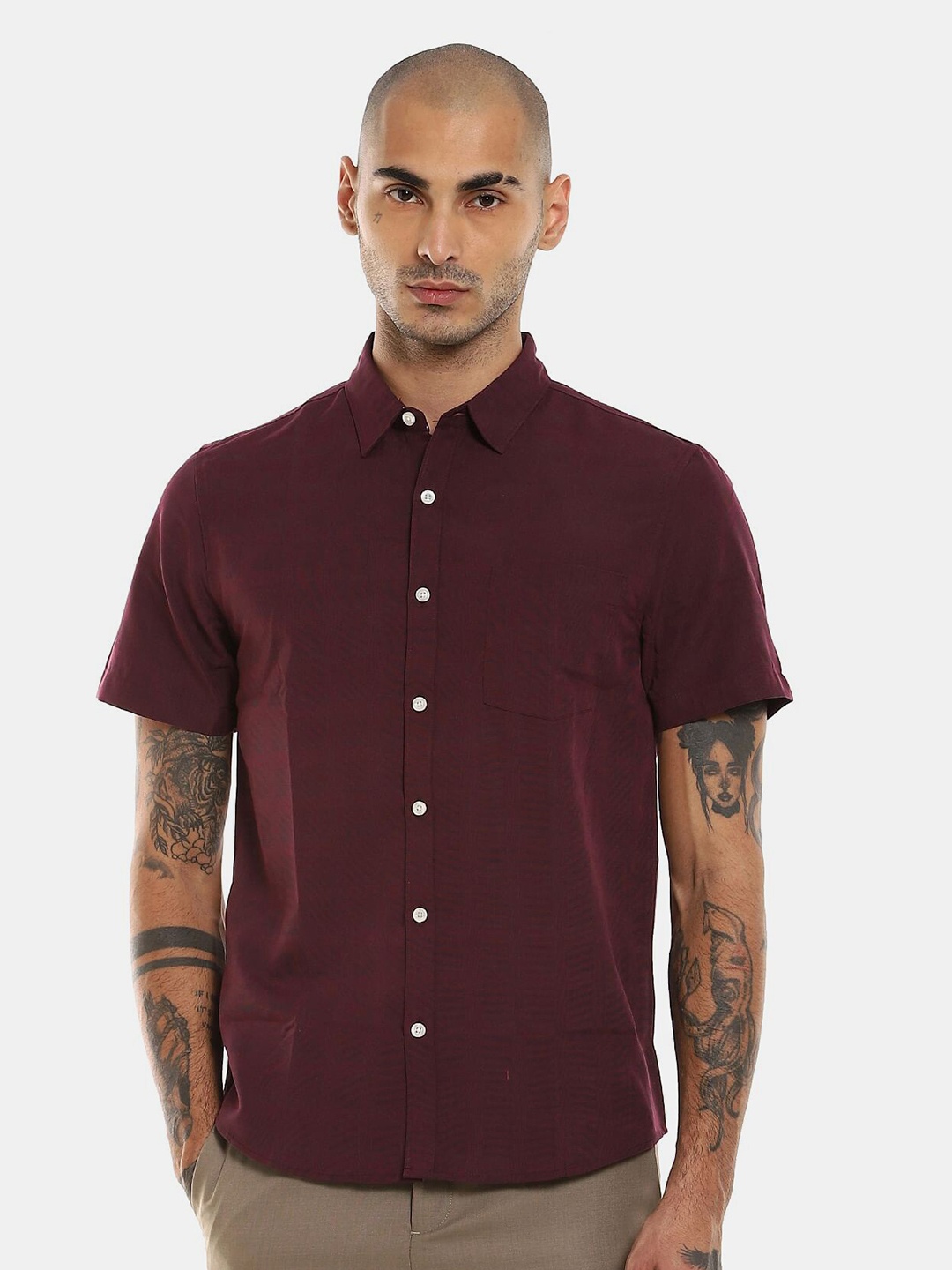 

Ruggers Men Burgundy Solid Cotton Casual Shirt