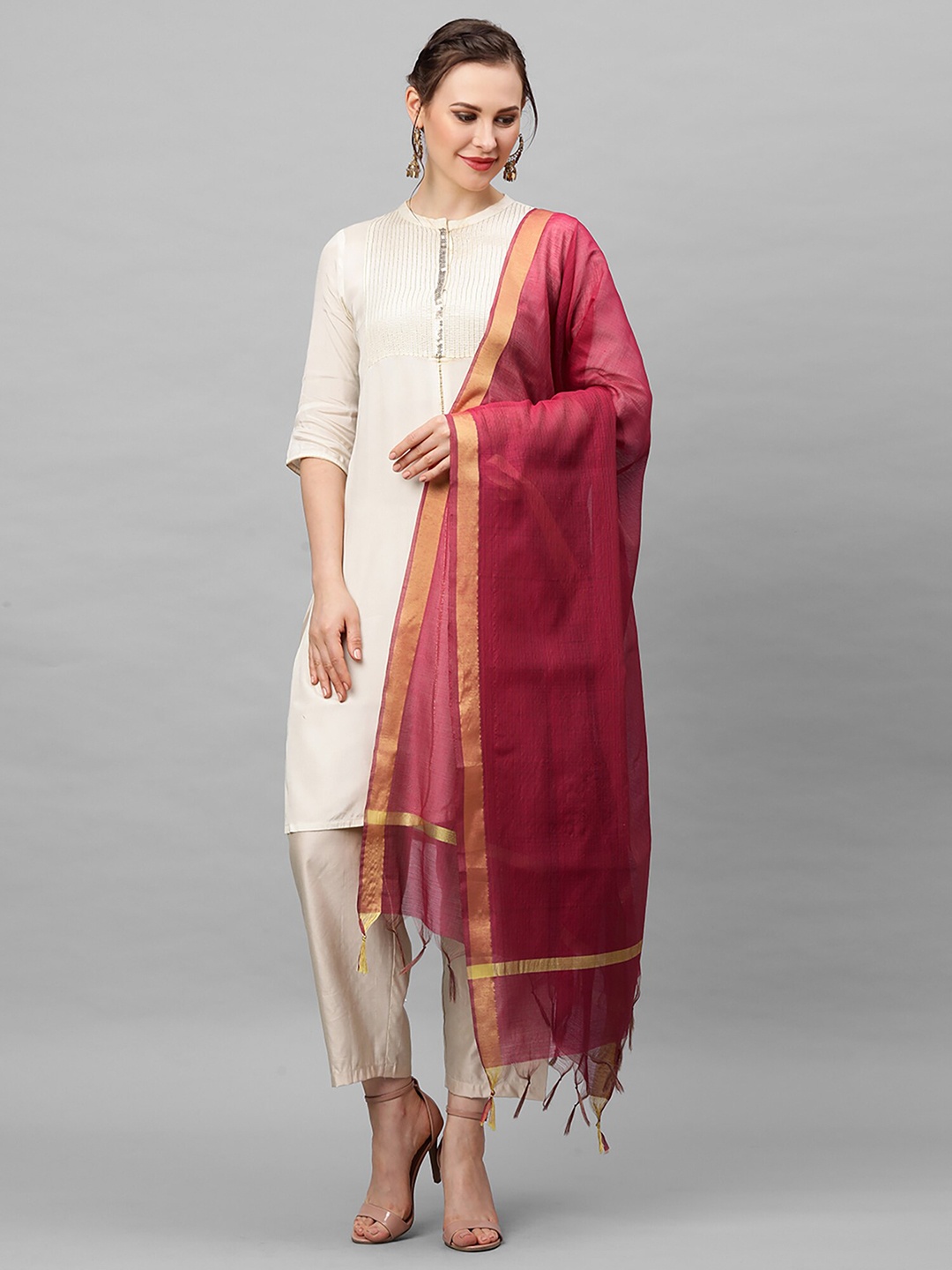 

Indo Era Magenta & Gold-Toned Art Silk Dupatta with Zari