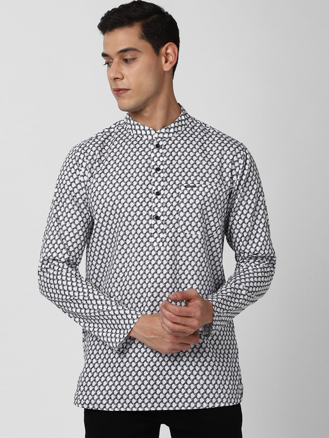 

Peter England Men Grey & White Geometric Printed Cotton Kurta