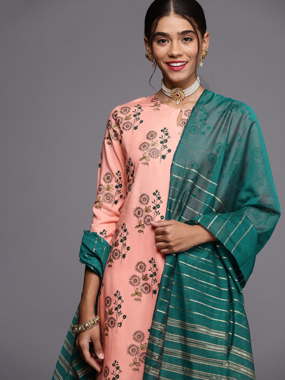 

Indo Era Women Peach-Coloured & Green Ethnic Printed Kurta with Palazzos & Dupatta