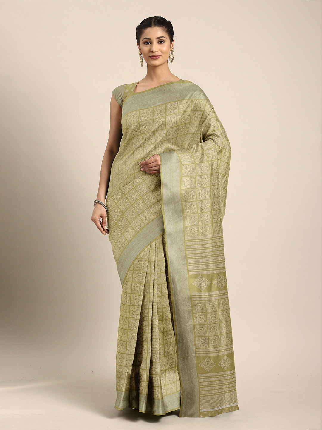 

The Chennai Silks Women Green Floral Printed Saree