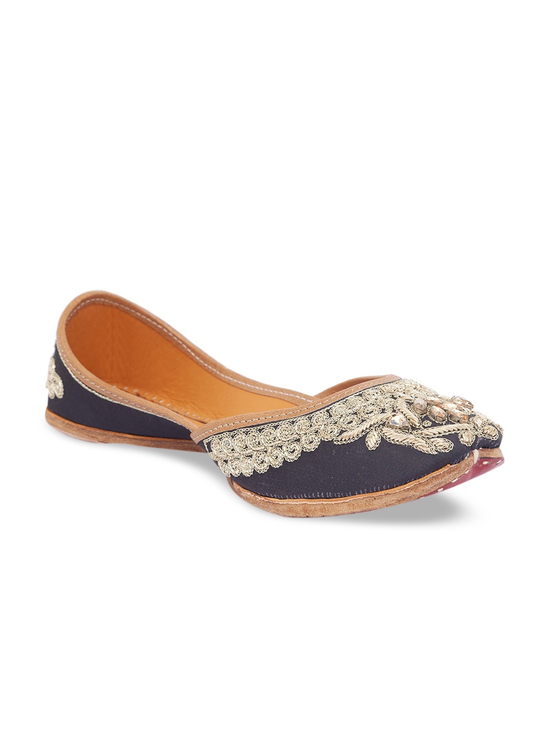 Sole To Soul Women Black Embellished Ethnic Mojaris Flats