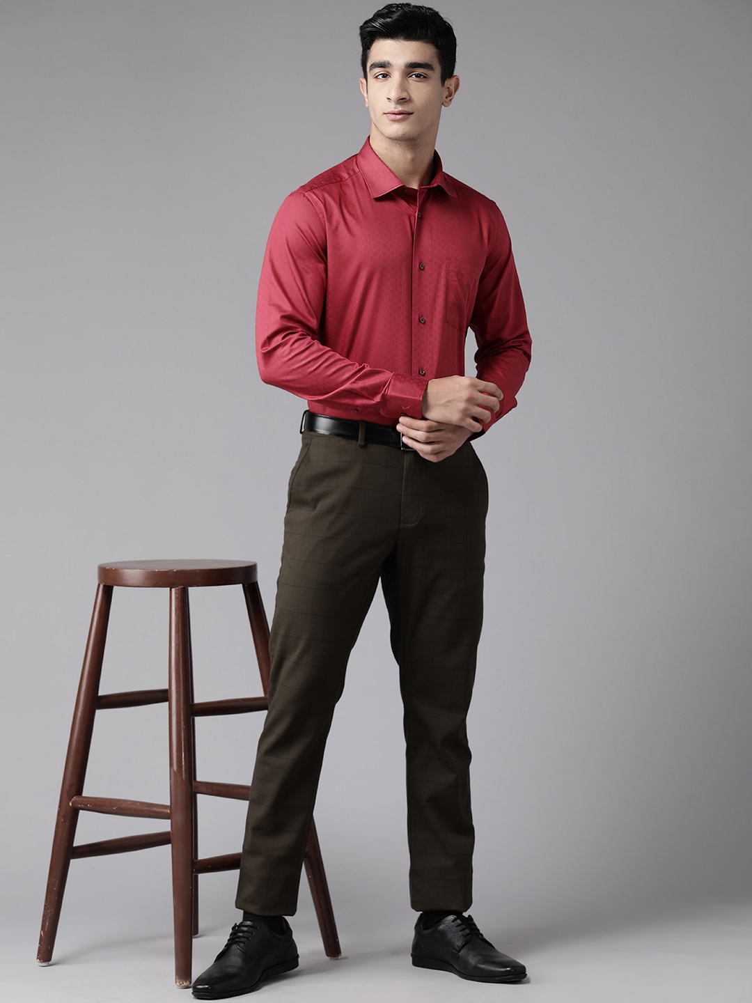 

Blackberrys Solid Slim Fit Opaque Pure Cotton Formal Shirt, Red