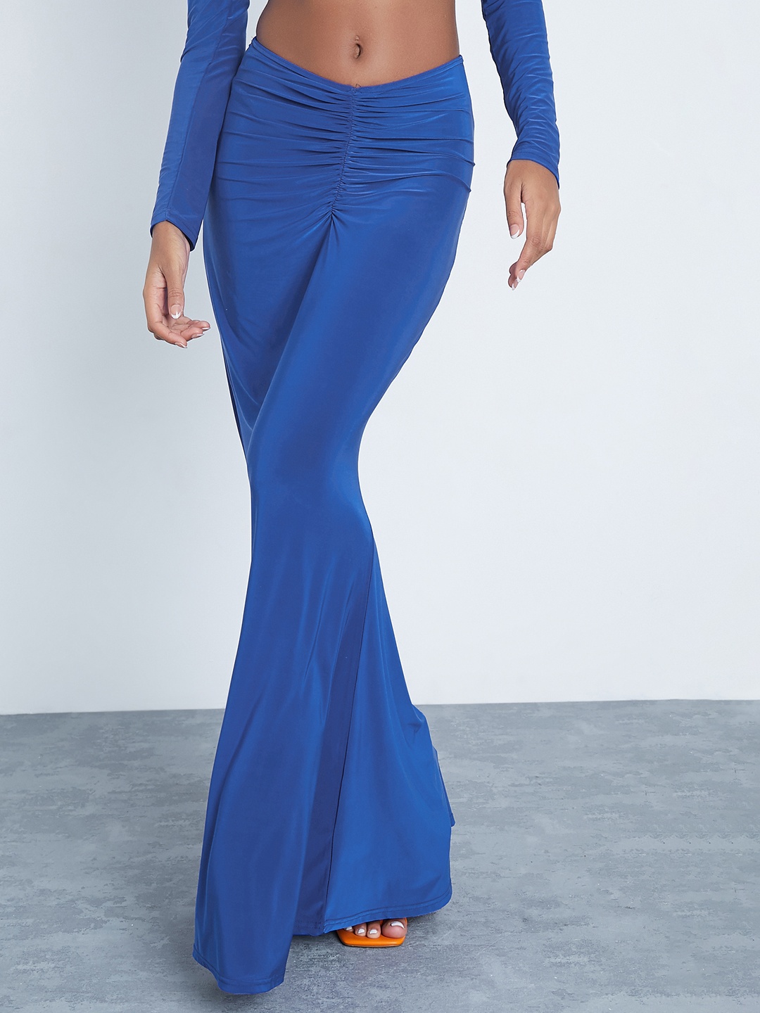 

I Saw It First Women Blue Solid Ruched Maxi Trumpet Skirt