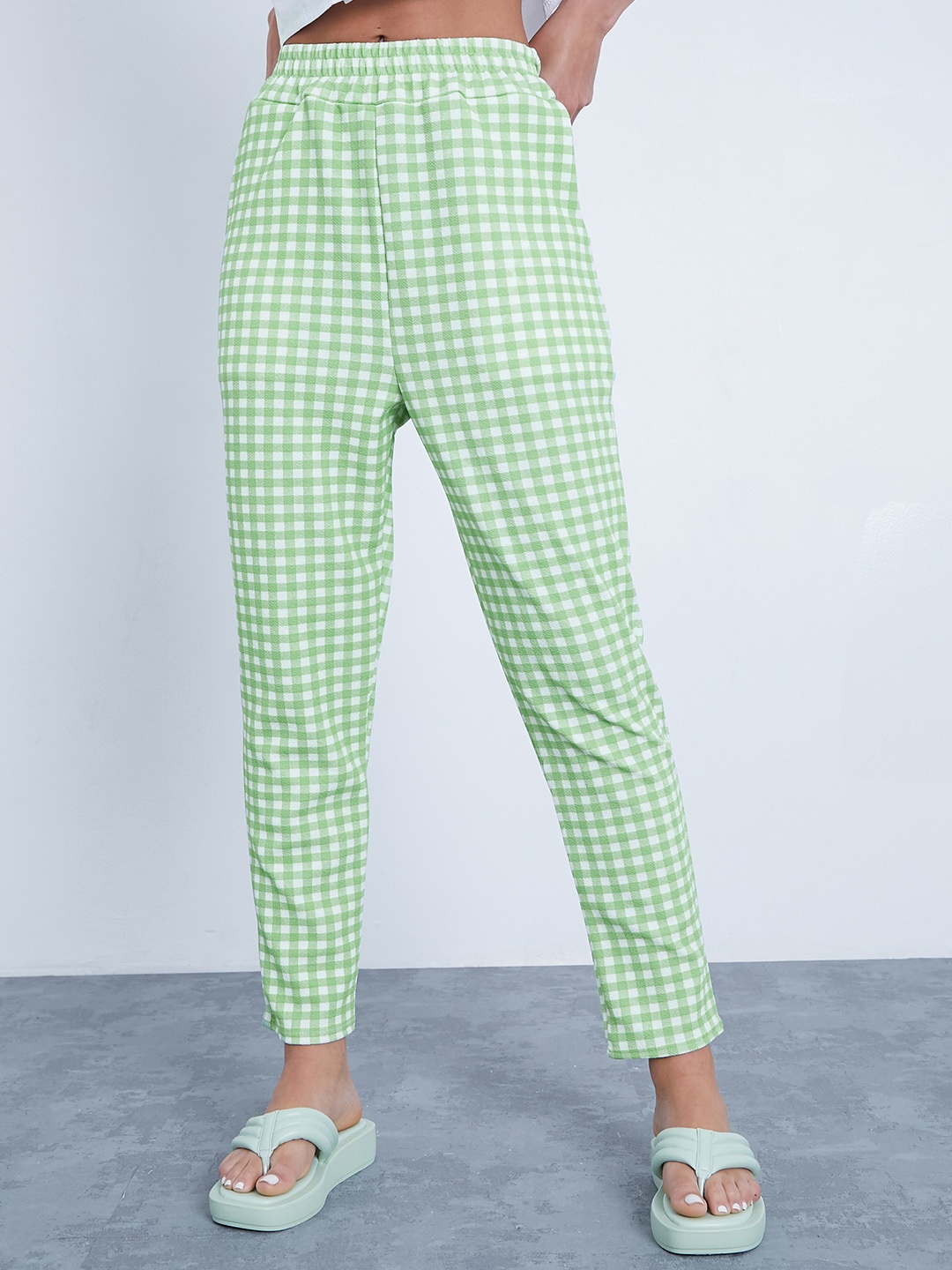 

I Saw It First Women Green & White Slim Fit Checked Trousers