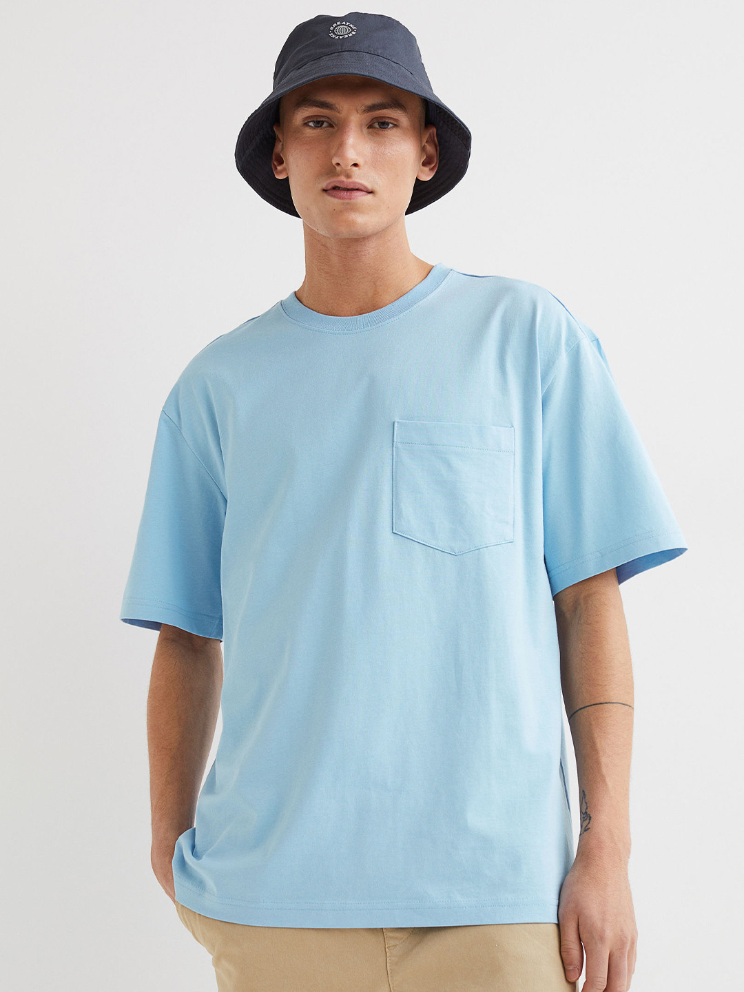 

H&M Men Blue Relaxed Fit Pocket-Detail Cotton T-shirt