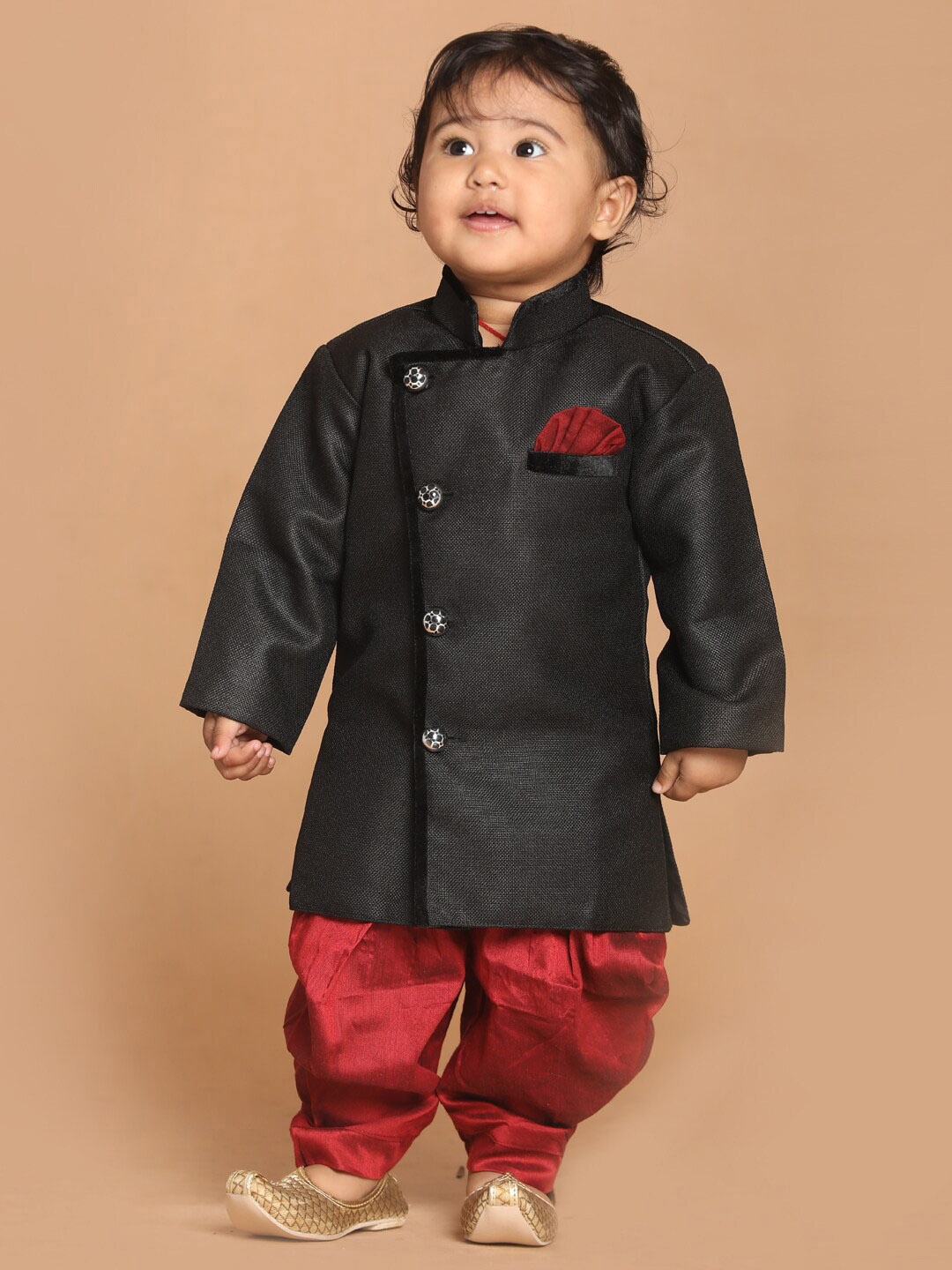 

VASTRAMAY Boys Black & Maroon Solid Sherwani Set
