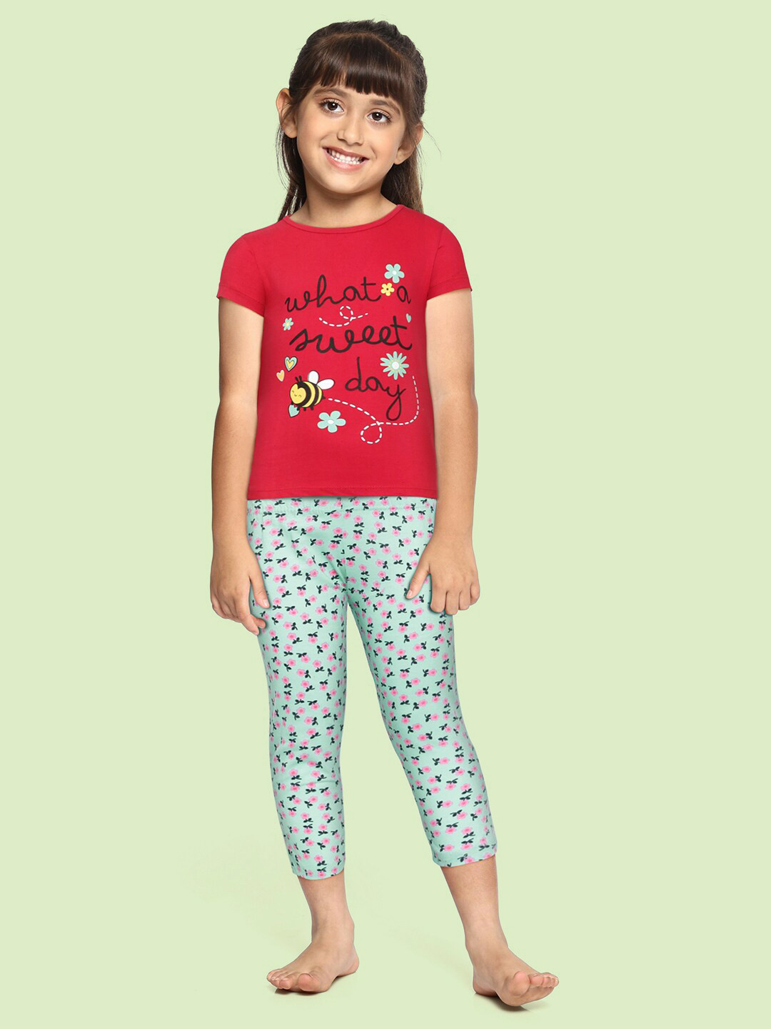 

Eimoie Girls Red & Green Pure Cotton Printed Night suit