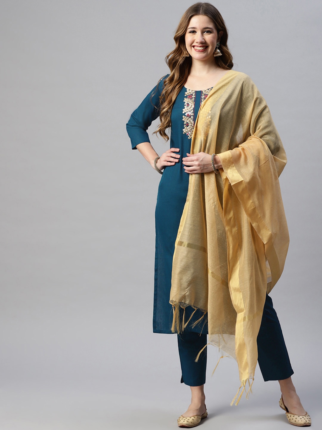 

SERONA FABRICS Women Blue Floral Embroidered Thread Work Kurta with Trousers & With Dupatta