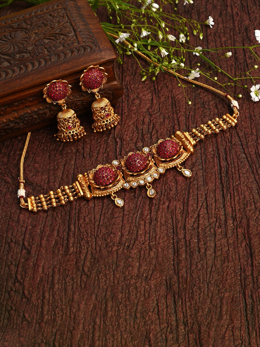 

SOHI women Gold-Plated Red & White Stone-Studded Jewellery Set