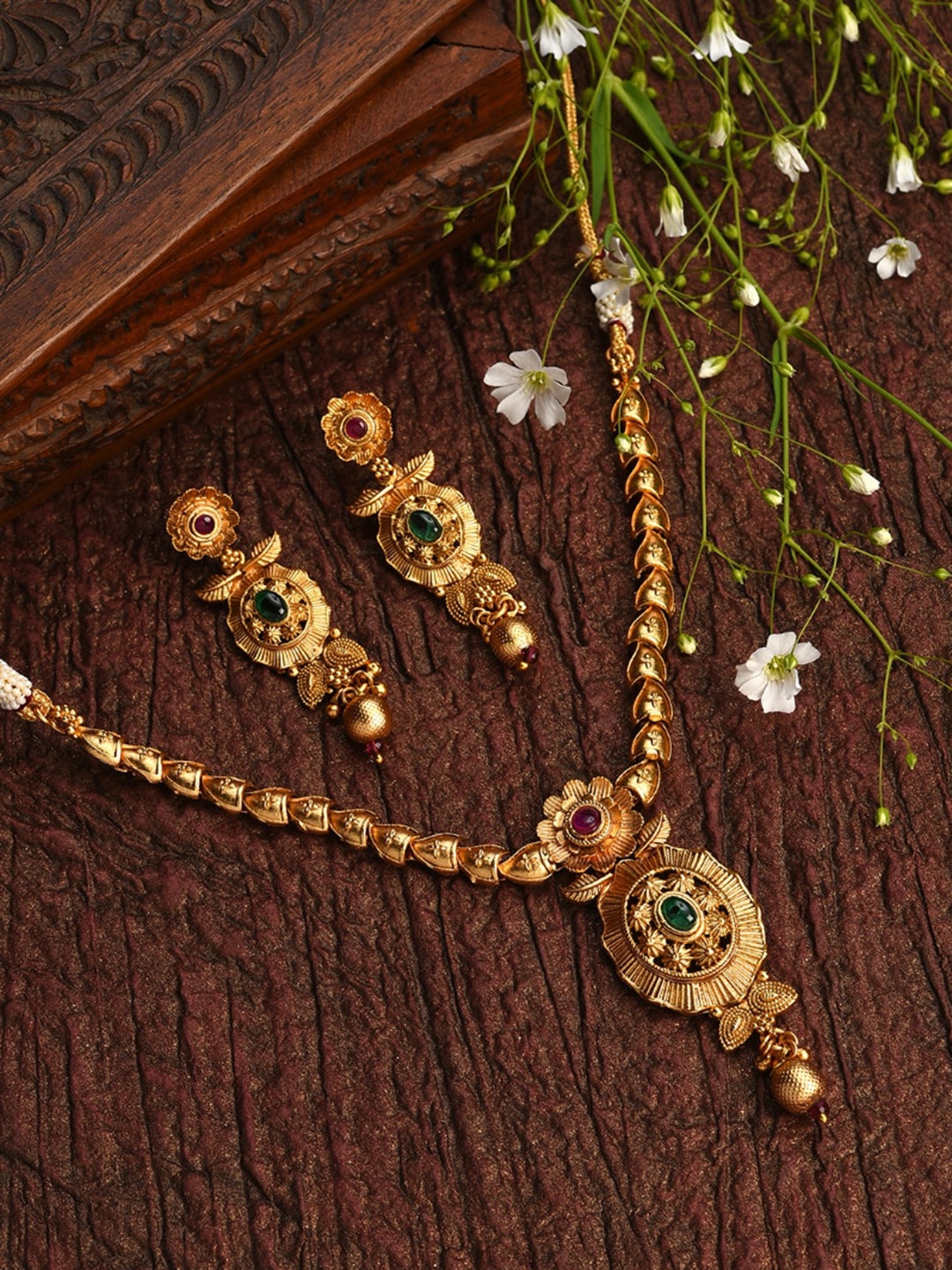 

SOHI Gold-Plated Green Stone-Studded Jewellery Set