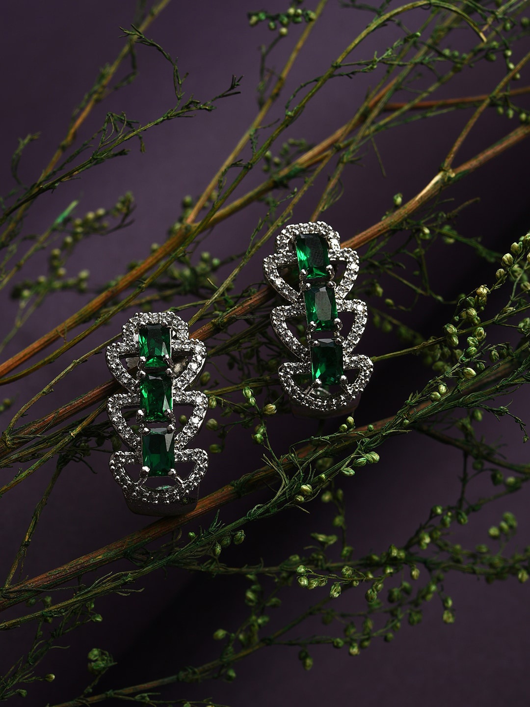 

SOHI Green Contemporary Studs Earrings