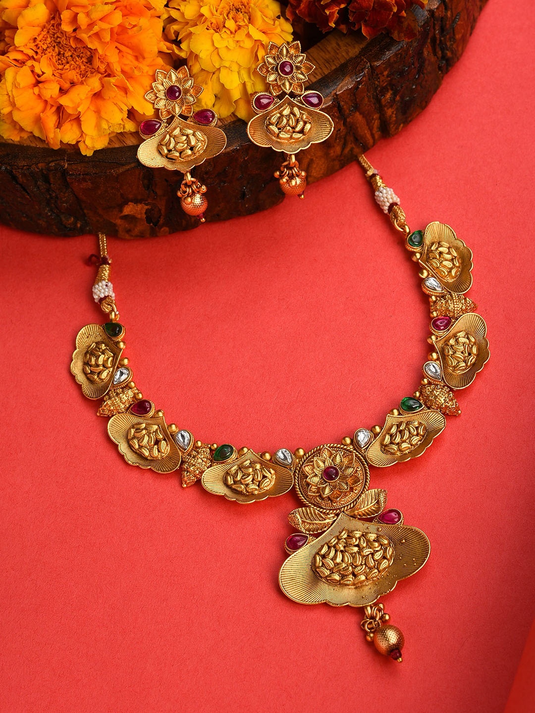 SOHI Women Gold-Plated & Stone-Studded Contemporary Jewellery Set