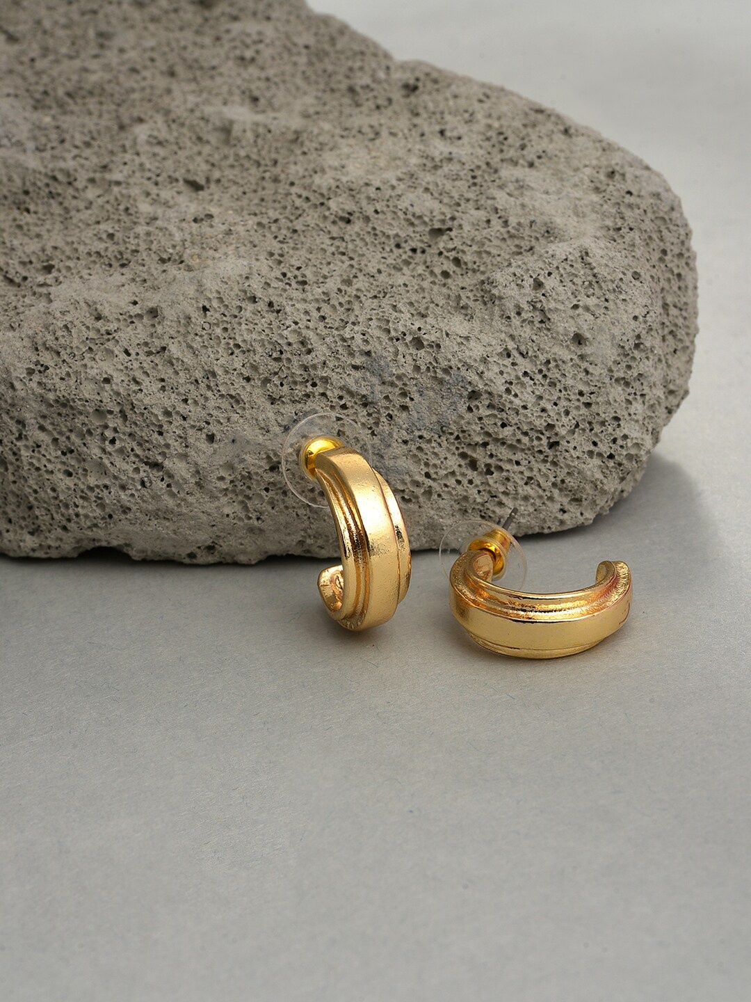 

SOHI Women Gold-Toned Contemporary Studs Earrings