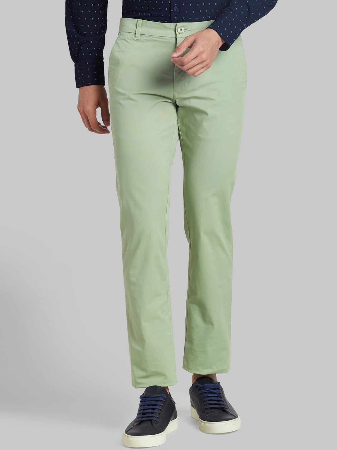 

Parx Men Green Tapered Fit Solid Cotton Trousers