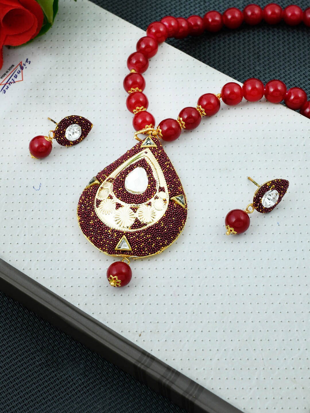 

Silvermerc Designs Gold-Plated Maroon & White Kundan-Studded & Beaded Jewellery Set