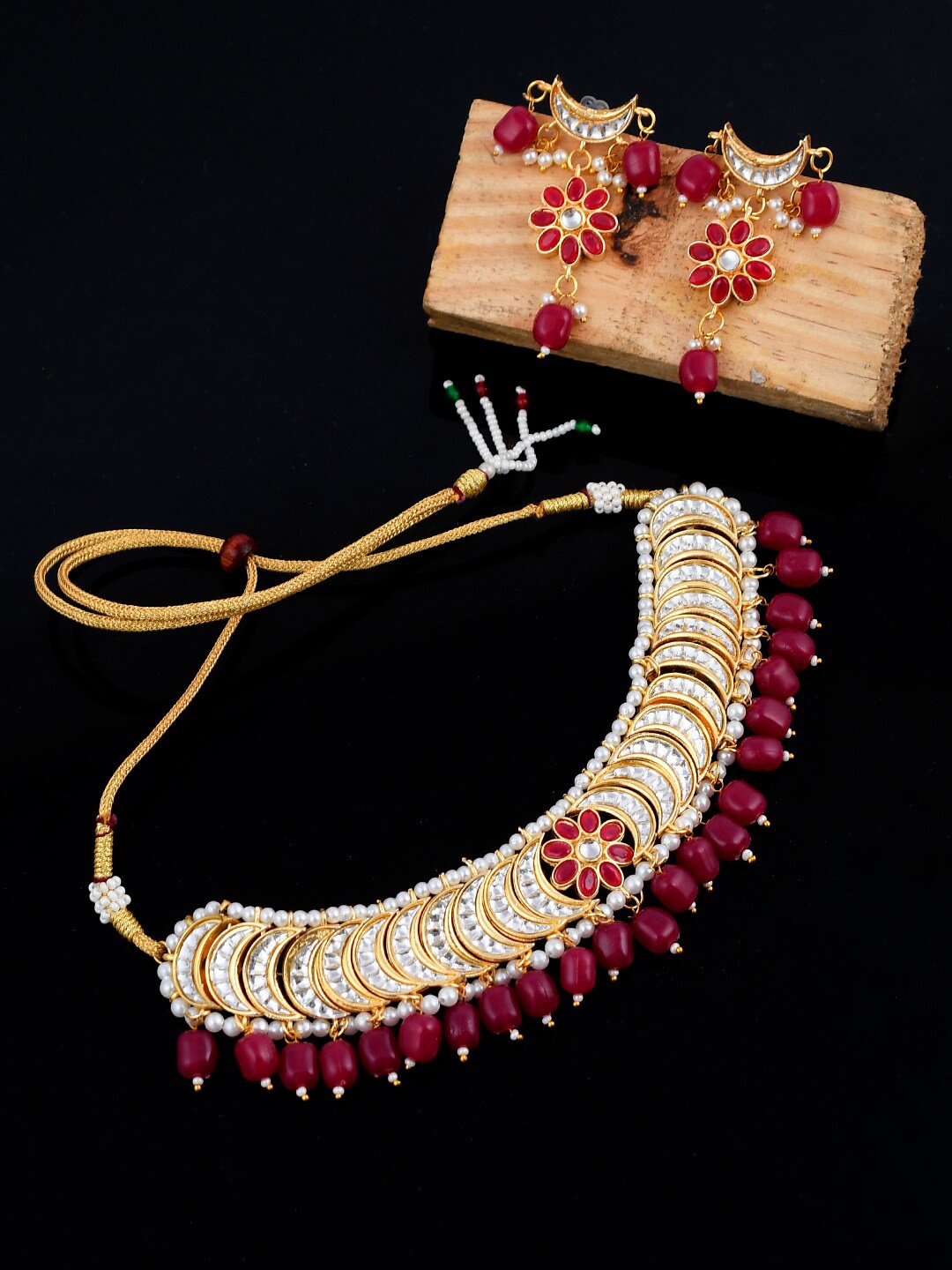 

Silvermerc Designs Gold-Plated Red Kundan Stone Studded & Beaded Necklace Set
