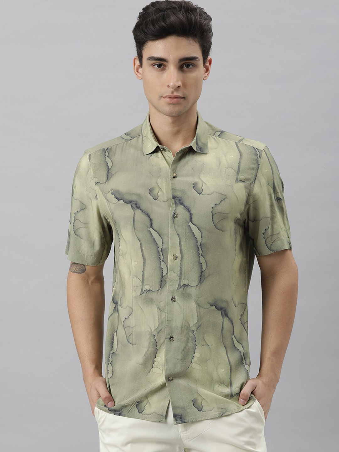 

RARE RABBIT Men Green Custom Slim Fit Abstract Printed Casual Shirt