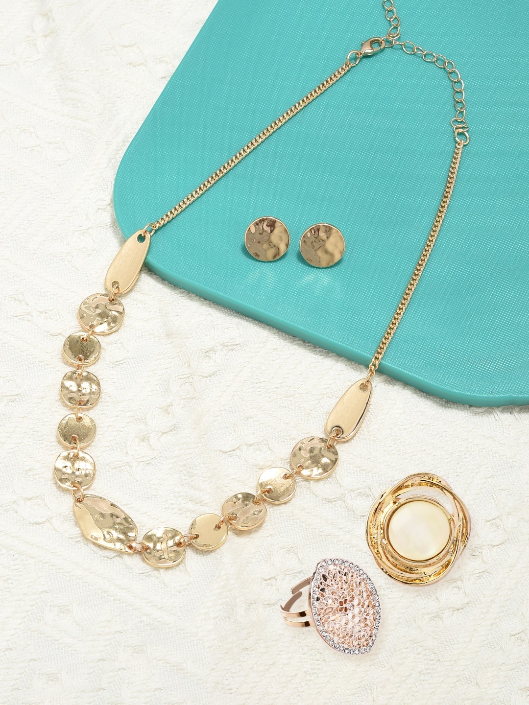 

AMI Gold-Plated Chain With Earrings & Ring Set