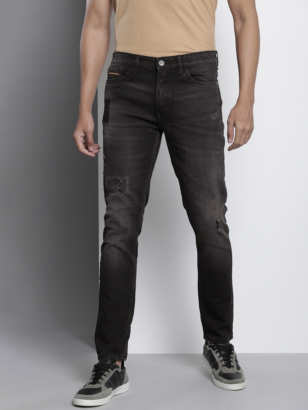 

The Indian Garage Co Men Slim Fit Light Fade Stretchable Jeans, Black