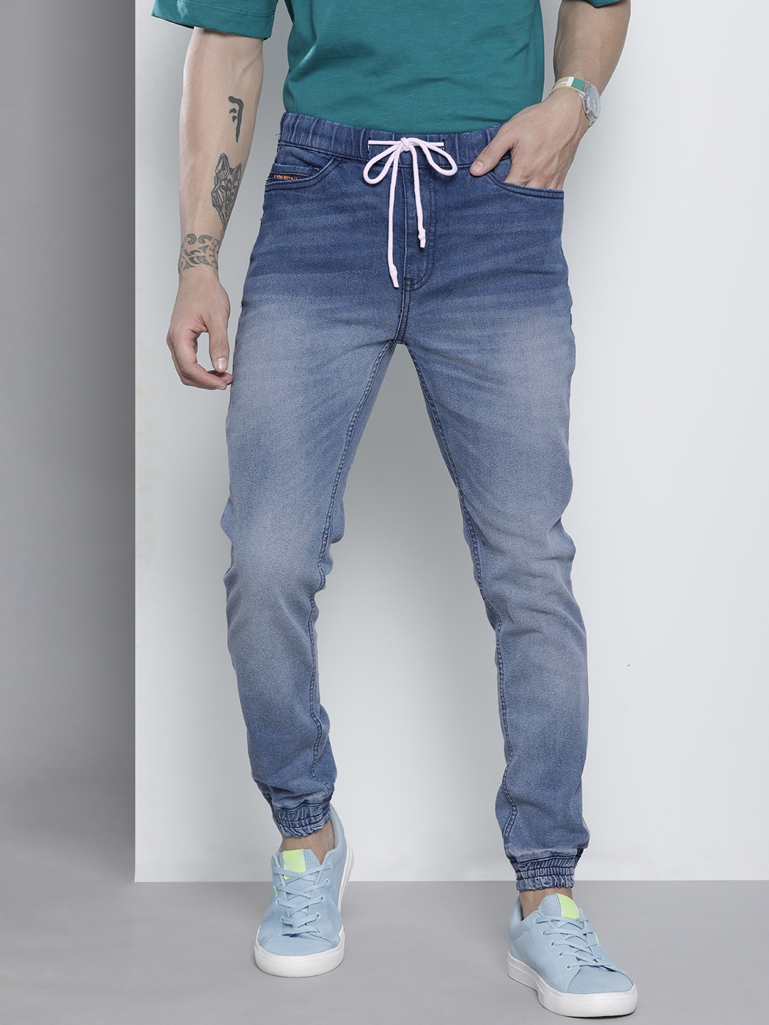 

The Indian Garage Co Men Blue Slim Fit Light Fade Ombre Stretchable Jeans