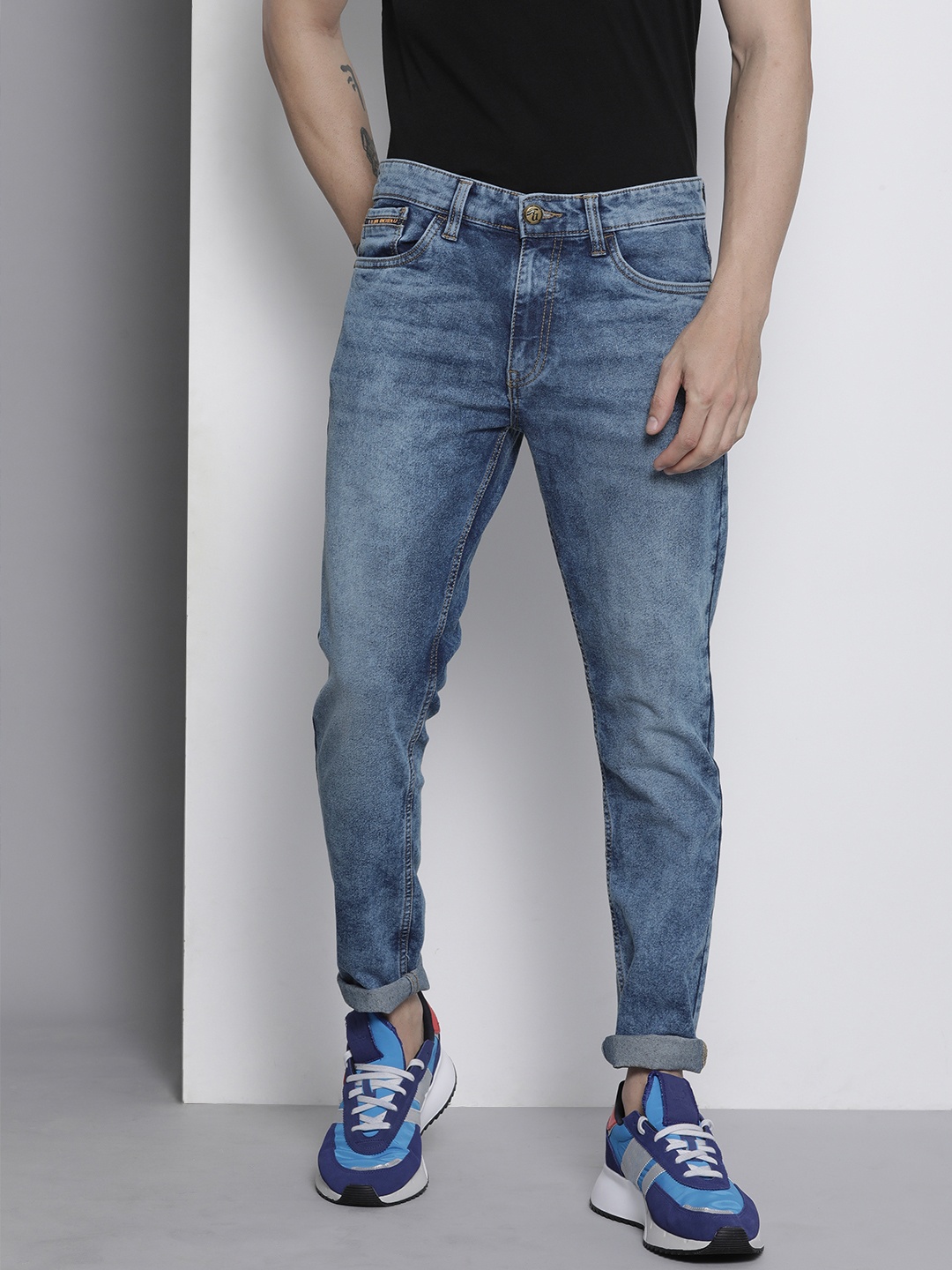 

The Indian Garage Co Men Blue Slim Fit Light Fade Stretchable Jeans