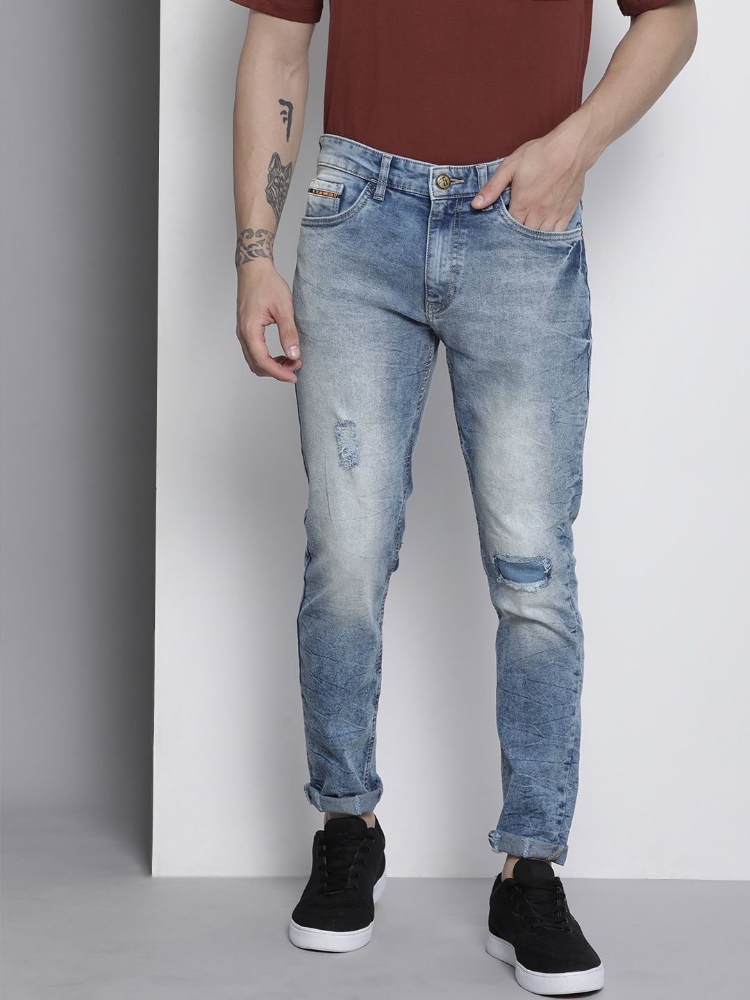 

The Indian Garage Co Men Blue Slim Fit Low Distress Light Fade Stretchable Jeans