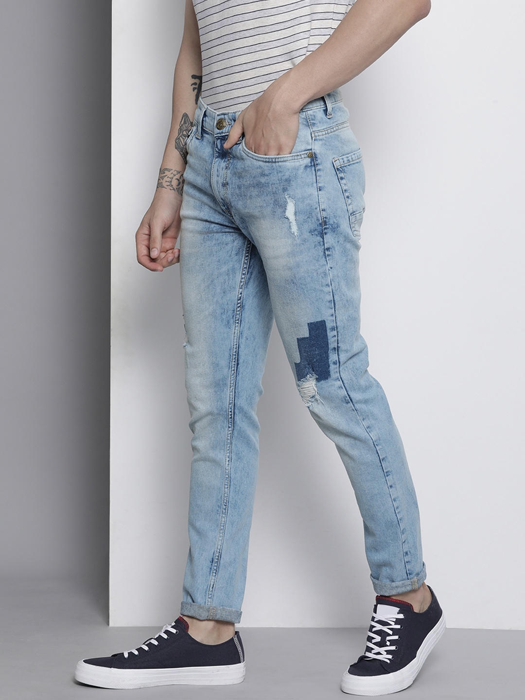 

The Indian Garage Co Men Blue Slim Fit Low Distress Light Fade Stretchable Jeans