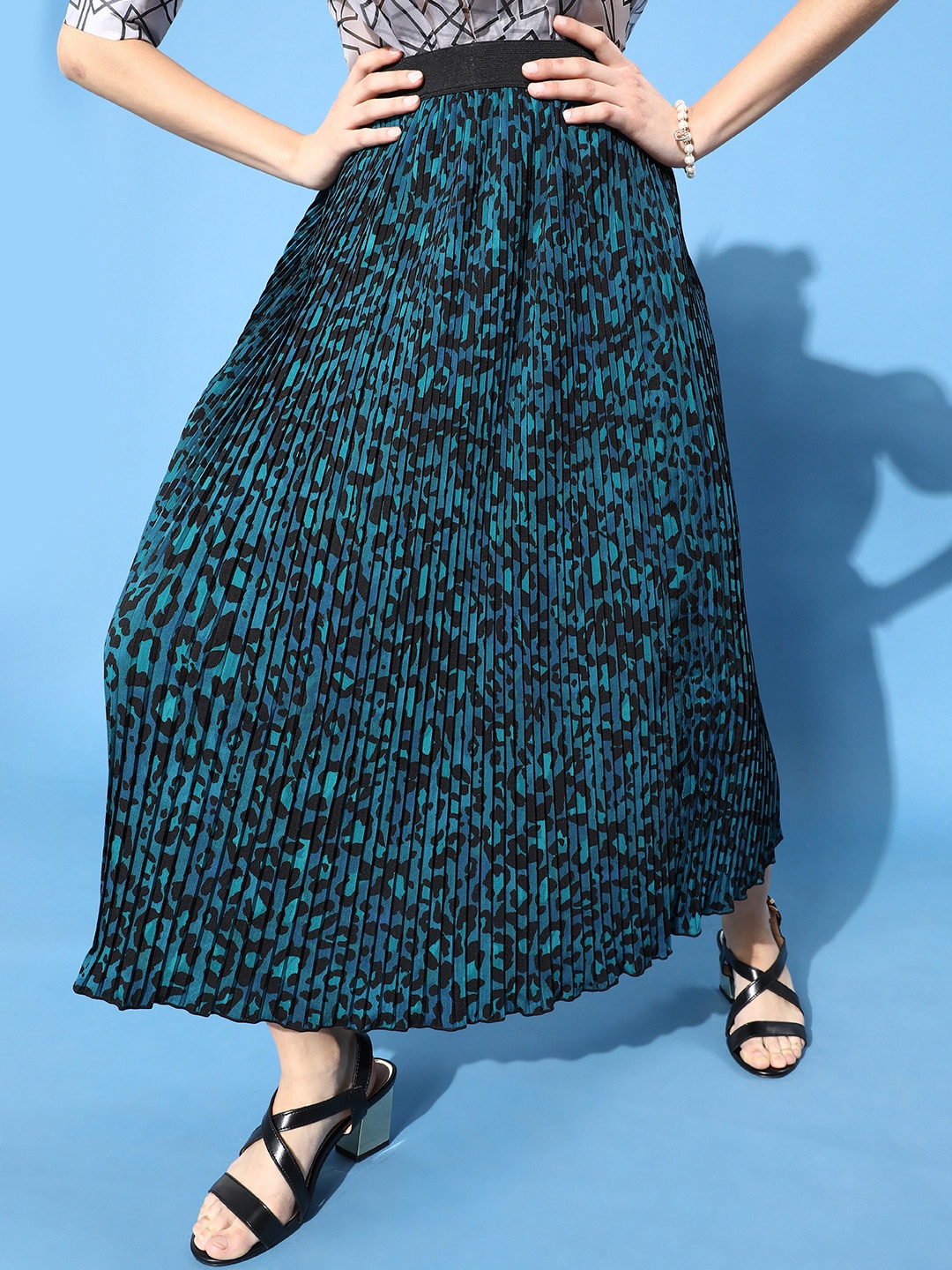 

KASSUALLY Women Stunning Blue Animal Printed Pleated Form Skirt