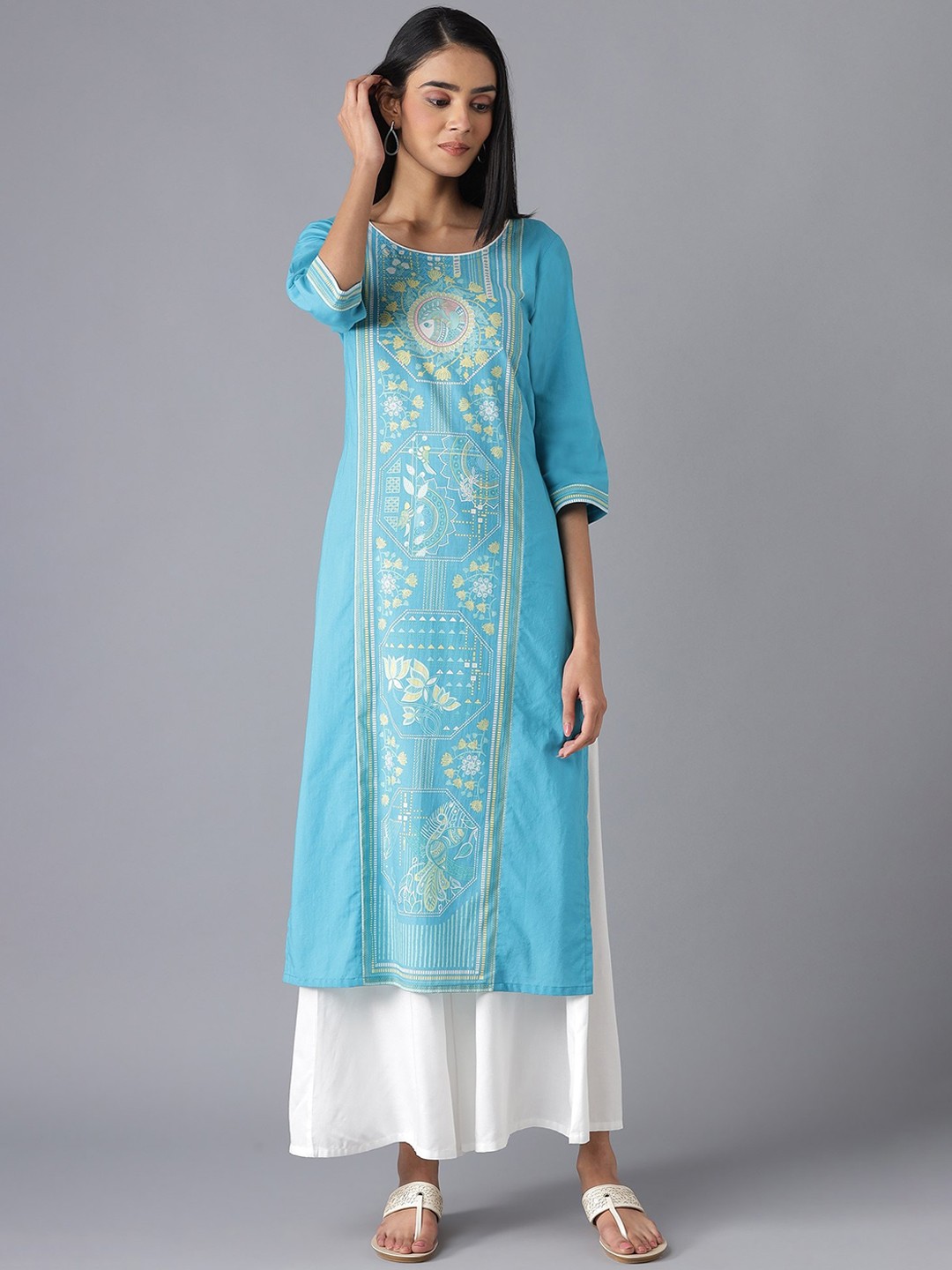 

AURELIA Women Blue Floral Printed Kurta with Palazzos