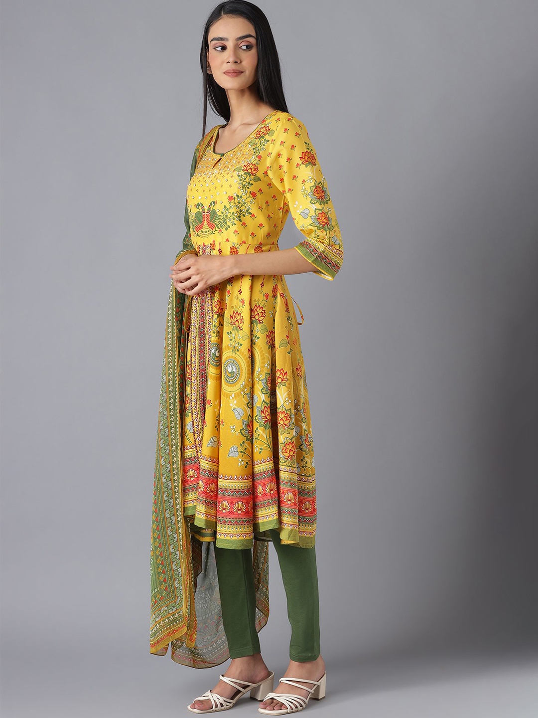 

AURELIA Women Yellow Ethnic Motifs Printed Empire Kurti Set With Dupatta