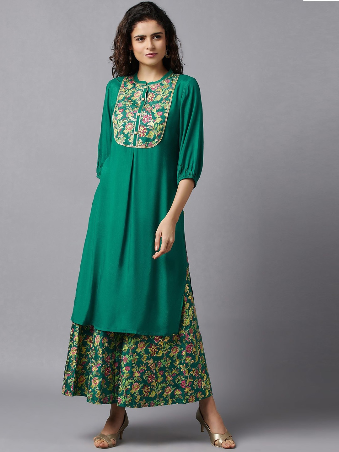 

AURELIA Women Green Floral Printed Kurta with Palazzos
