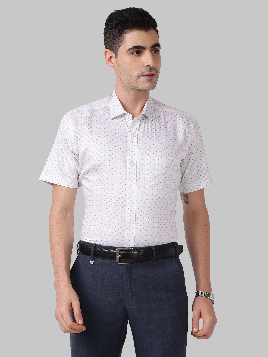 

Park Avenue Men Green Printed Formal Shirt, White
