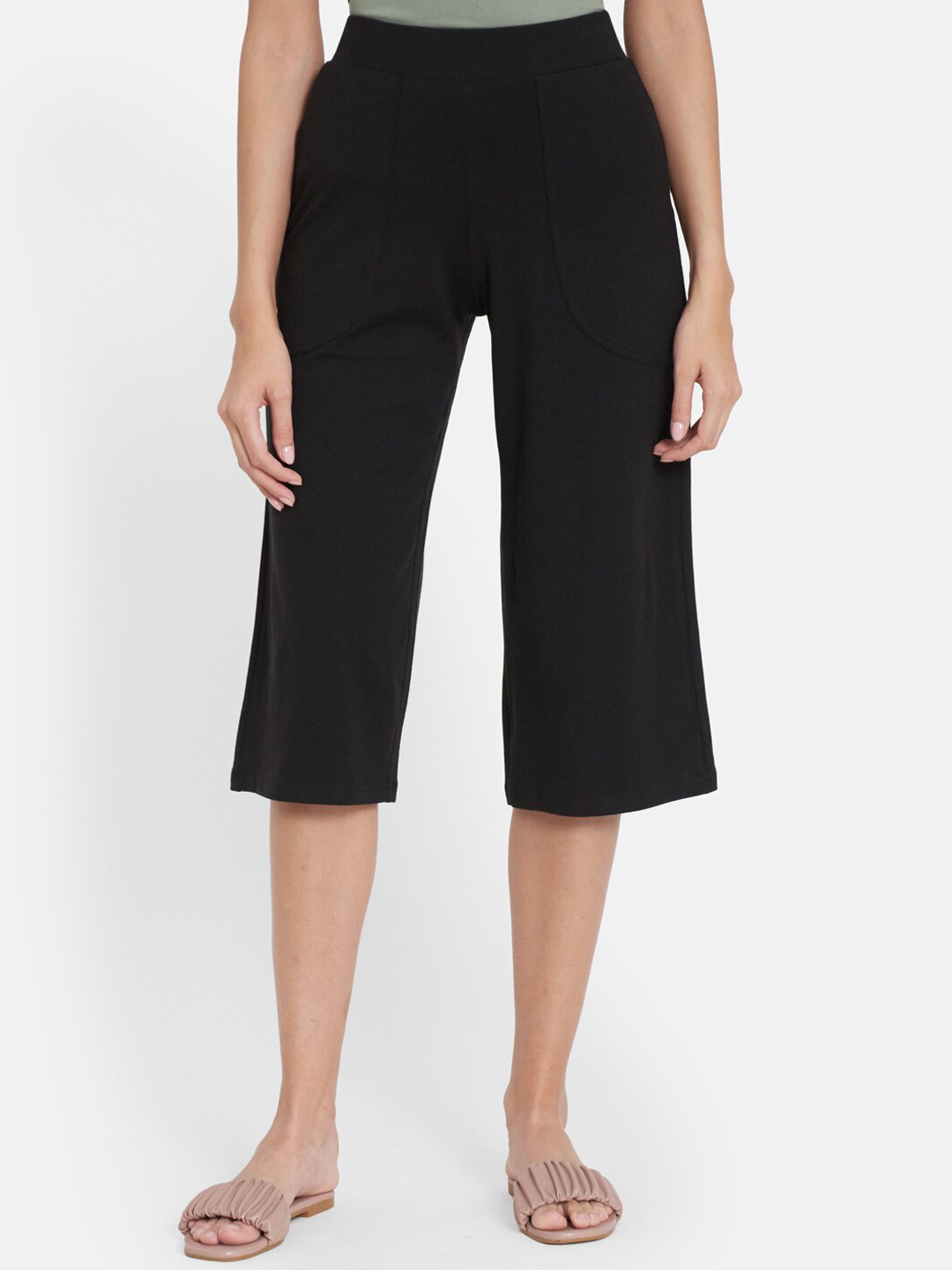 

UNMADE Women Black Solid Three-Fourth Length Cotton Lounge Pants