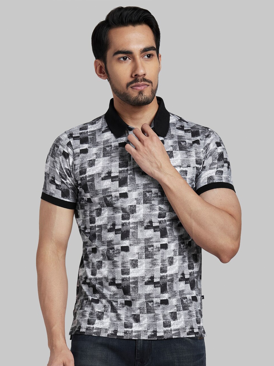 

Parx Men Grey & Black Printed Polo Collar Cotton T-shirt