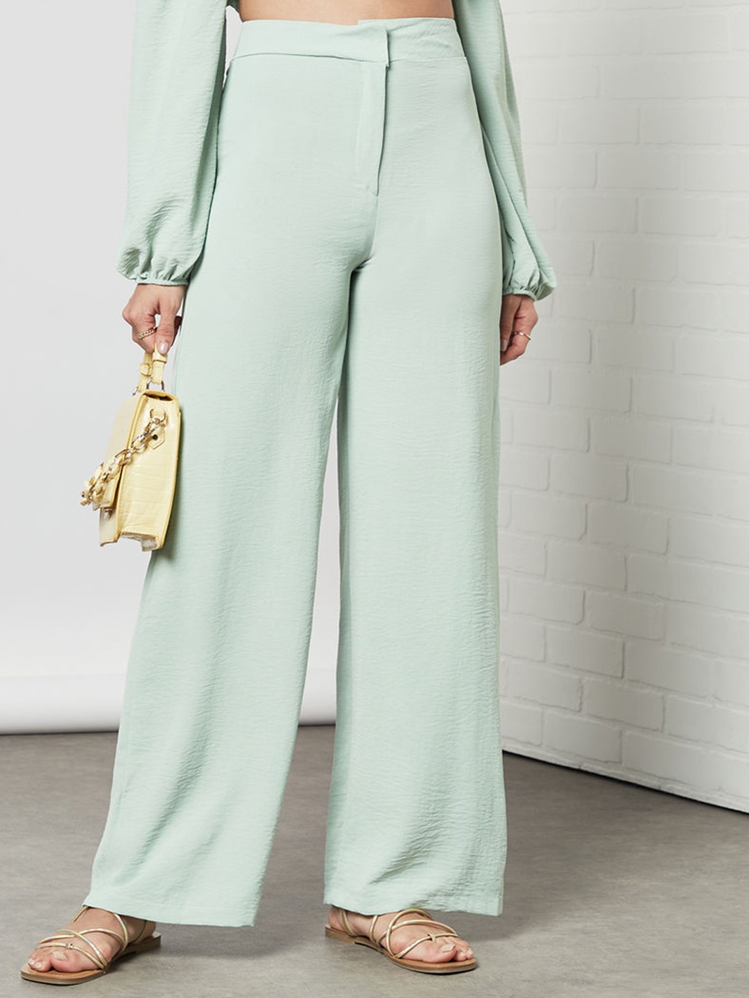 

Femme Luxe Women Green Solid Trousers