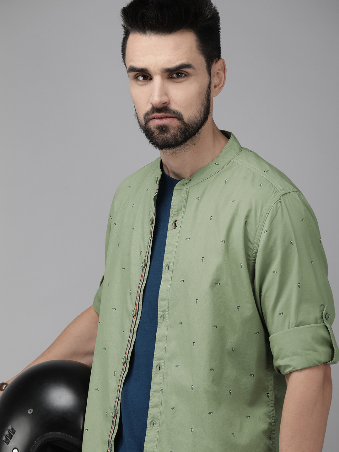 

Roadster Men Green & Black Printed Roll-Up Sleeve Casual Shirt