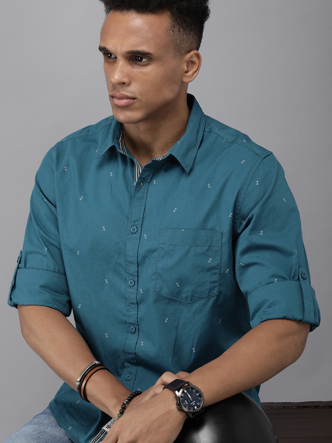 

The Roadster Lifestyle Co Men Teal Blue & White Printed Casual Shirt