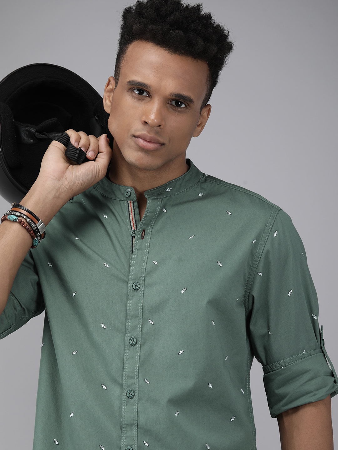 

The Roadster Lifestyle Co Men Green & White Printed Casual Pure Cotton Shirt