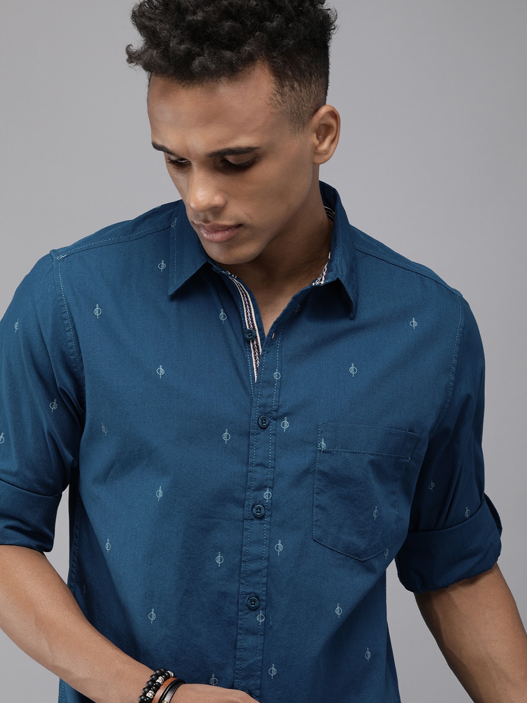 

Roadster Men Teal Blue & White Printed Pure Cotton Casual Shirt